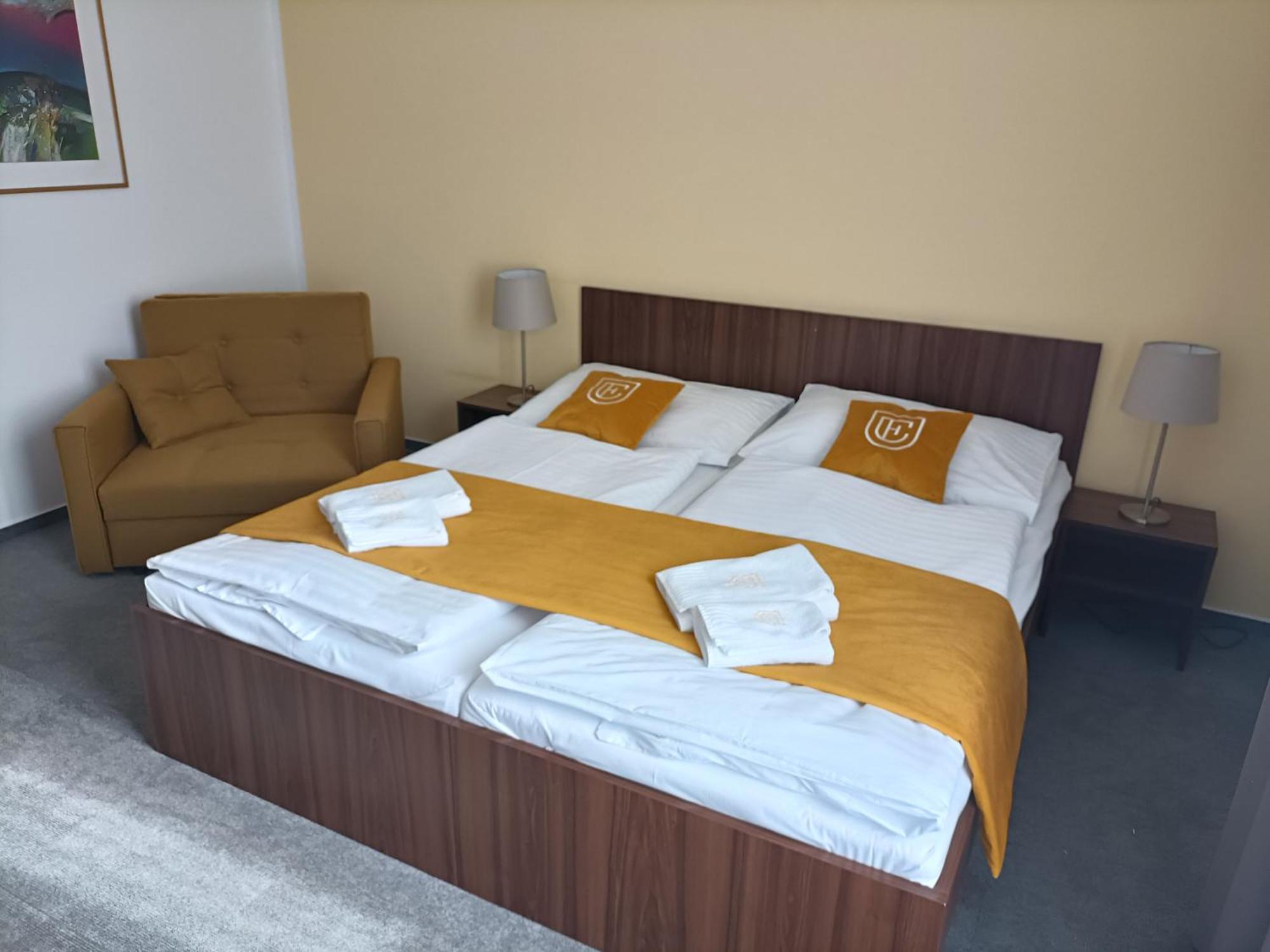 Hotel Eminent Stupava Exterior foto
