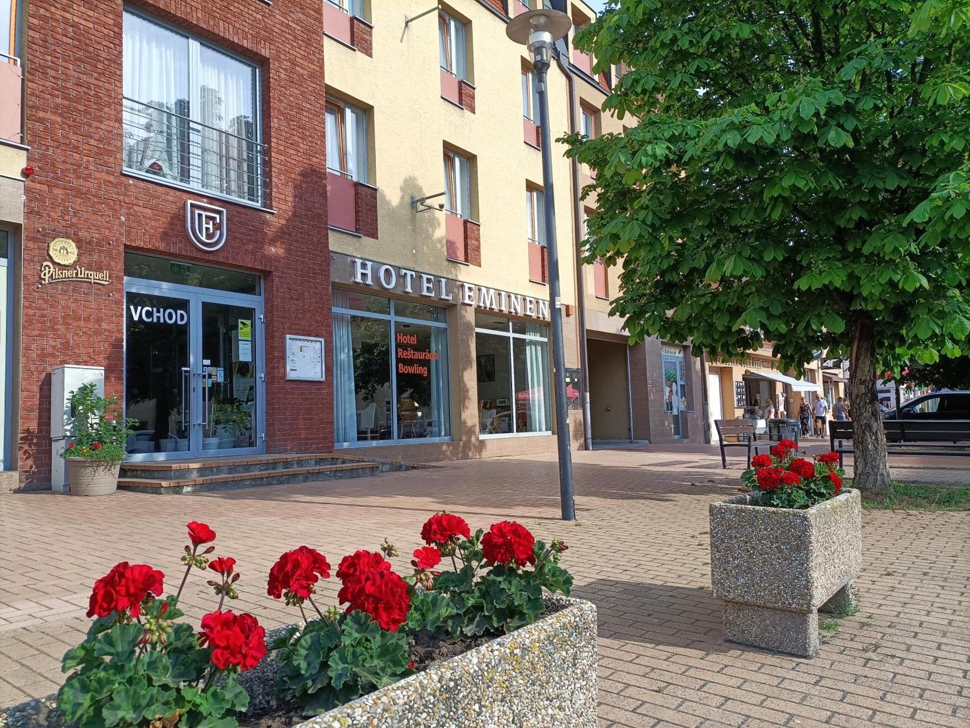 Hotel Eminent Stupava Exterior foto